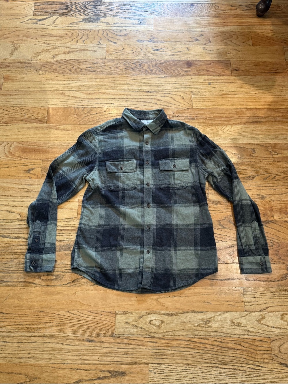 Old Navy - Green and Black Plaid Button-Down Flannel Shirt - Picture 2 of 6